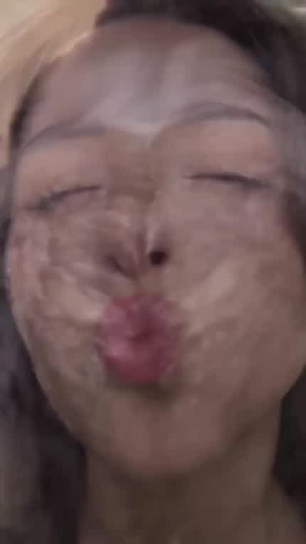 😗