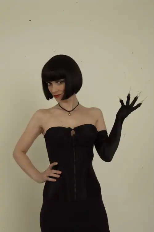 Winona back in 2007, looking super cool.