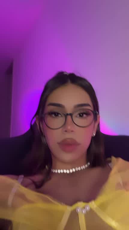 Any straight boys here that would let me breed for the first time?