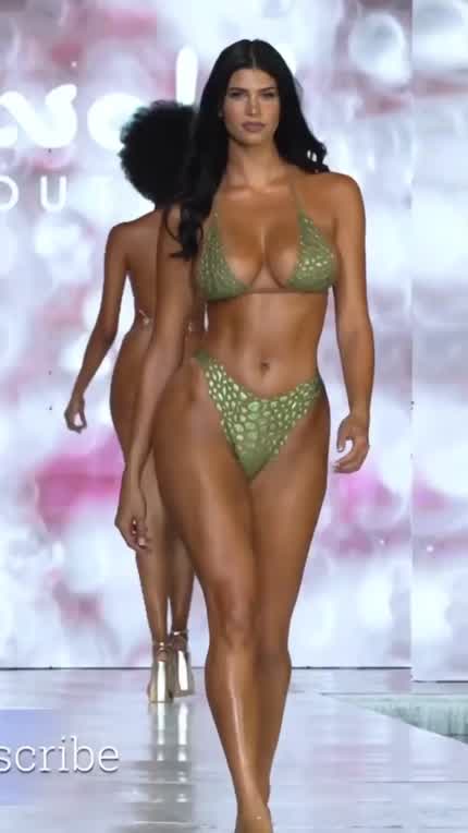 Lucciana Beynon (Emma Savahl Couture, Miami Swim Week 2024)