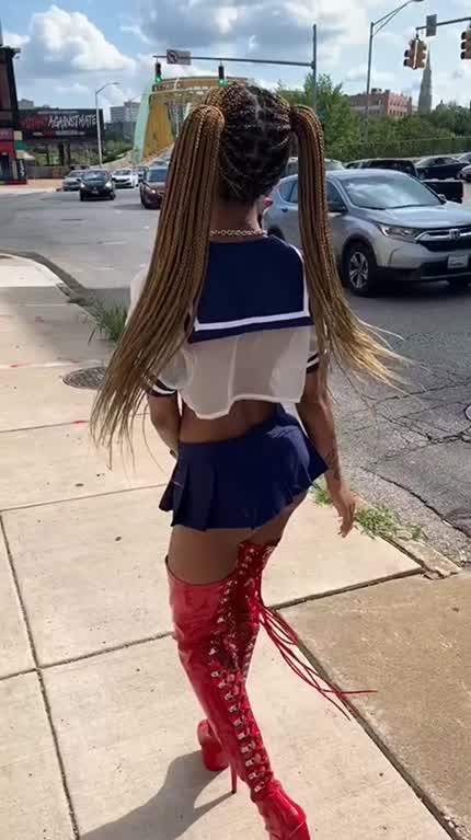 Stopping traffic 🚦