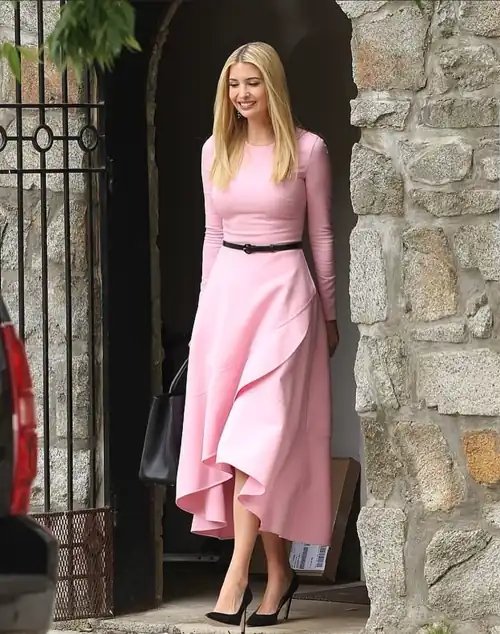 Lady in pink dress 😍