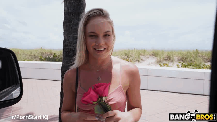 [Kelsey Kane, 23] Cute blonde with perfect ass catches a bus ride