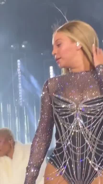 Performing 'Crazy in Love’ in Amsterdam | June 2023