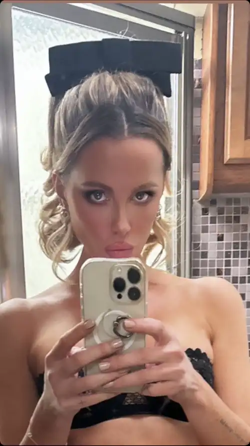 Stunning IG Story, 10/16/2023