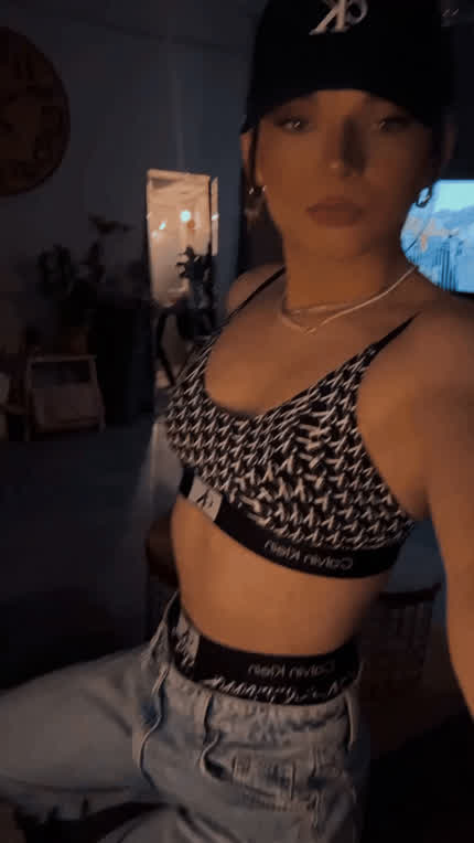 Do the straight guys think I’m cute? 🍆