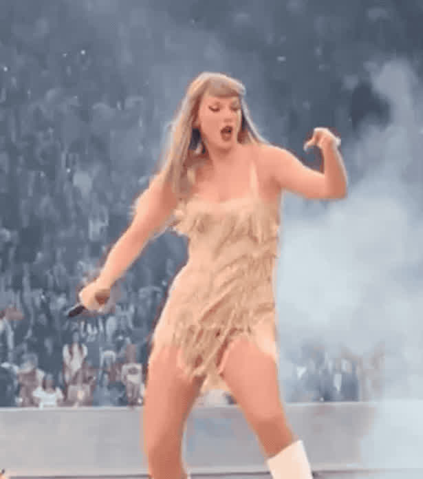 I’m such a simp that even Taylor’s “bad dancing” makes me hard af. Anyone else?