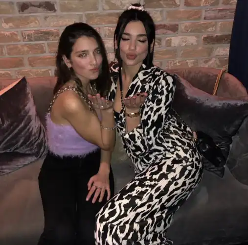 With her big sister Dua Lipa 😘