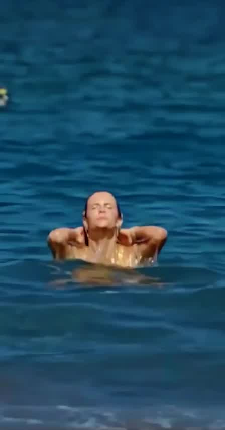 Brooklyn Decker in 'Just Go With It' [2011]. Is it safe to assume that this scene has reached iconic status or am I pushing it? 