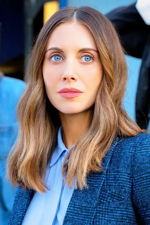 Blue-eyed beauty in "Somebody I Used To Know"