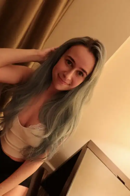 [21F] I hope you think I’m pretty!