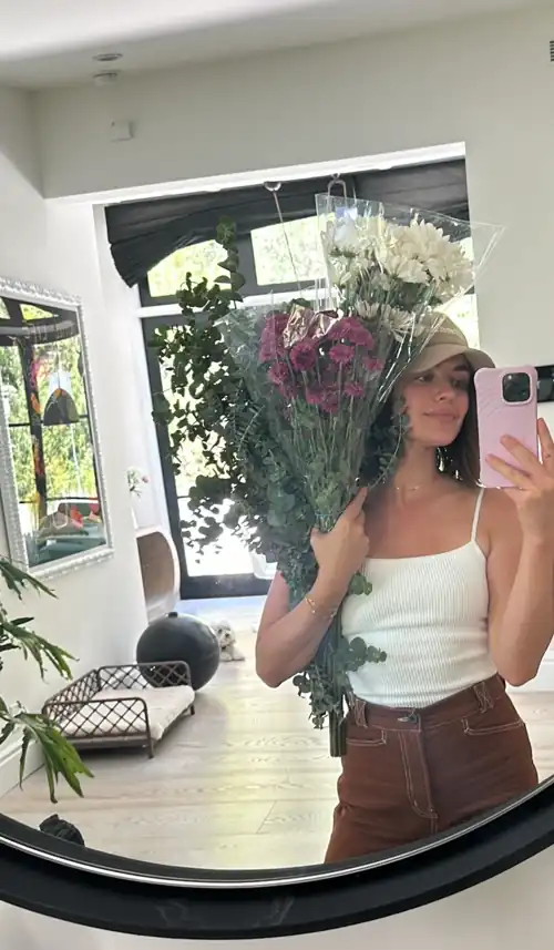 Mirror selfie | IG story 7/7/24