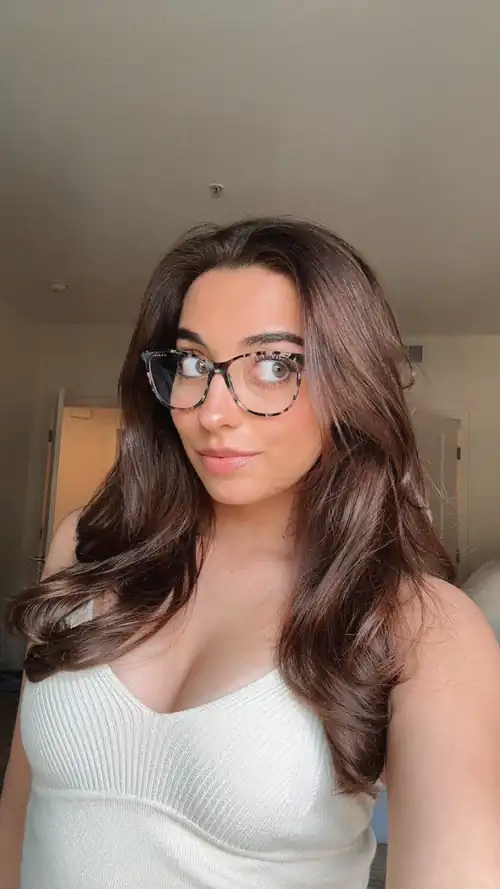 Catfishing as a curious college student for a much older guy. The older the better, DM your name and age and come make me your sugar baby