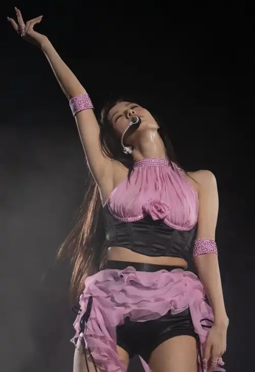 230415 Jisoo