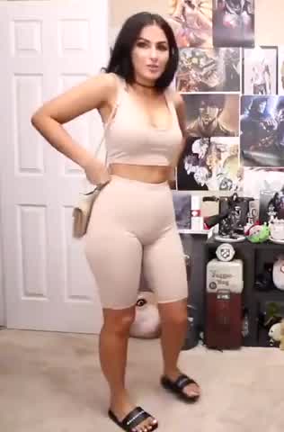 Her bum makes me cum so much