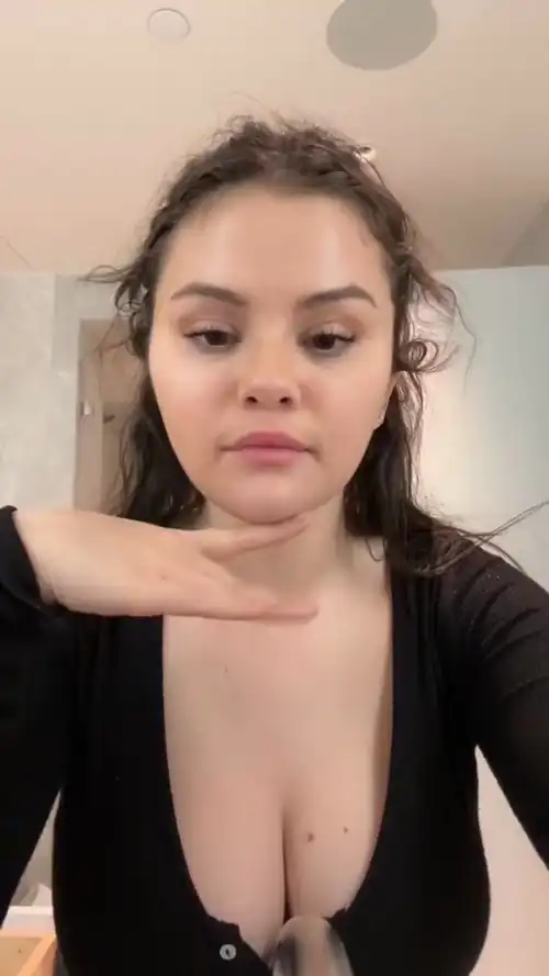 Selena Gomez huge boobs