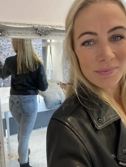 38F. Nearer 50 than 20😩 But not giving up 😁 You guys decide if I’m still hot 😅💋