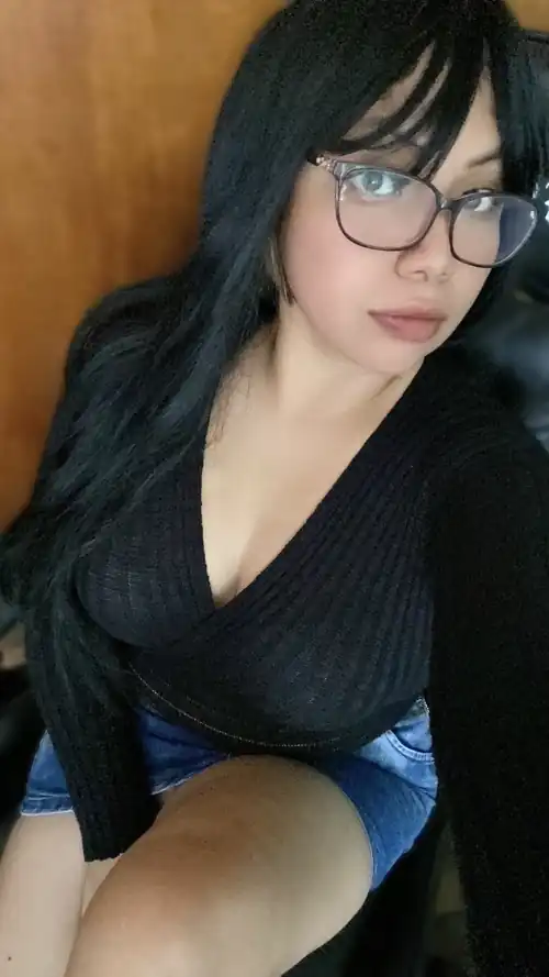 Would you date me? 👉🏼👈🏼