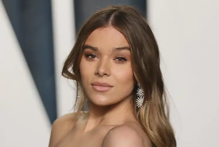 Hailee Steinfeld ❤️🤍❤️🤍❤️🤍