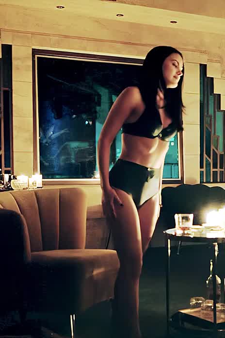 Camila Mendes - S06 E12