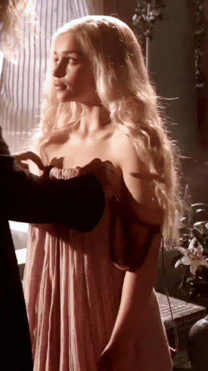 The day Emilia debuted her tits (What a great introduction to her)