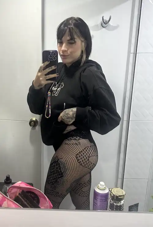 Black looks good on me