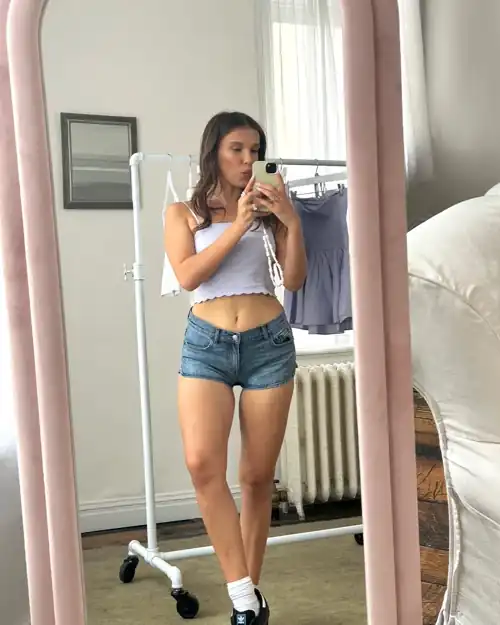 Mirror selfie for florence by mills fashion (2024)