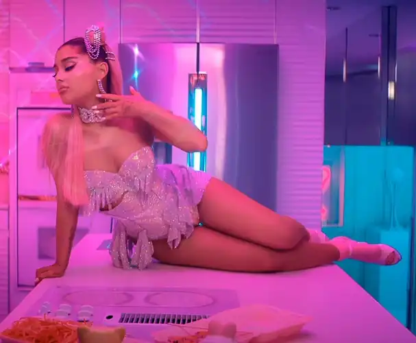 Such a fine legs 🥵