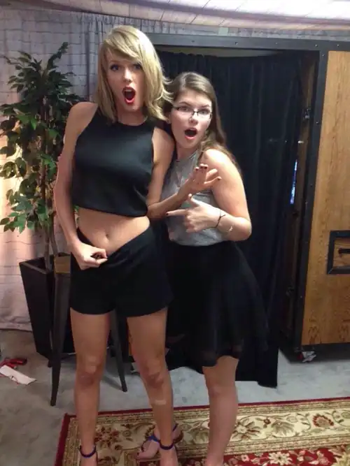taylor Showing her sexy midriff