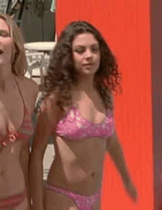 Kirsten Dunst and Mila Kunis in Get Over It 2001