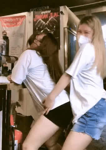 Seeing her enjoy her butt getting dry humped is enough to make me horny 😫