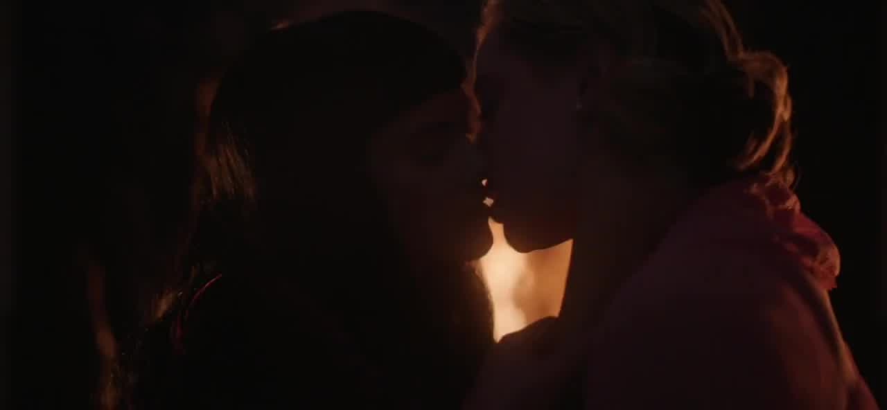 Betty & Veronica kissing