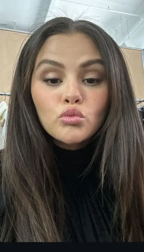 Her lips when i unzip