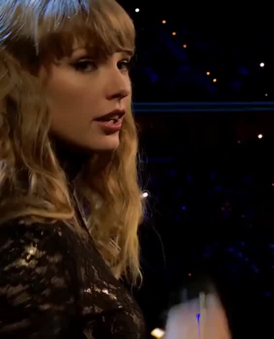 I want to rest my cock on her face so fucking bad. This outfit is next level