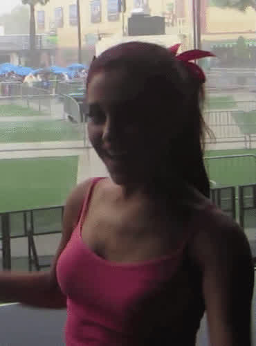 Ariana Grande Shimmy