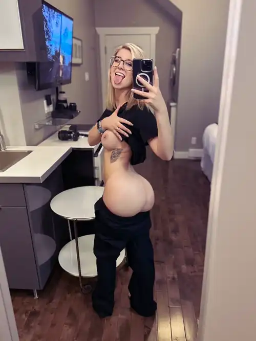 Ass or titties? ☺️
