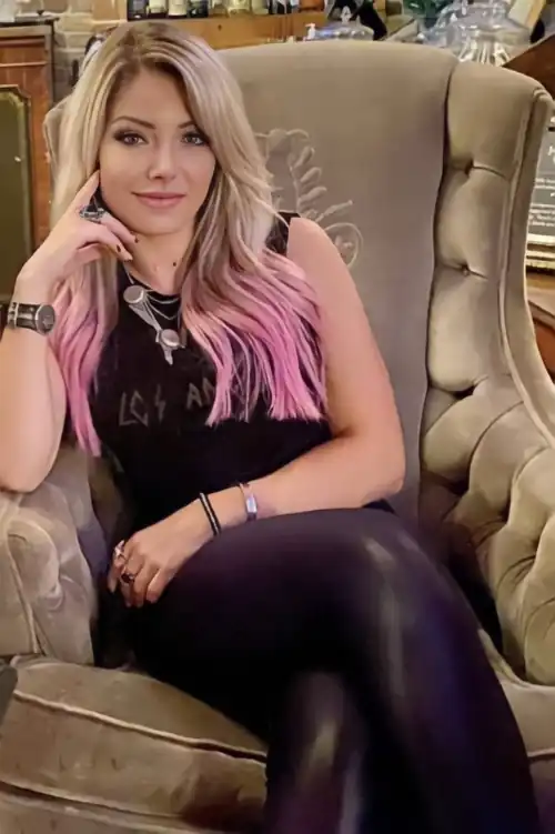 Those thighs, that face