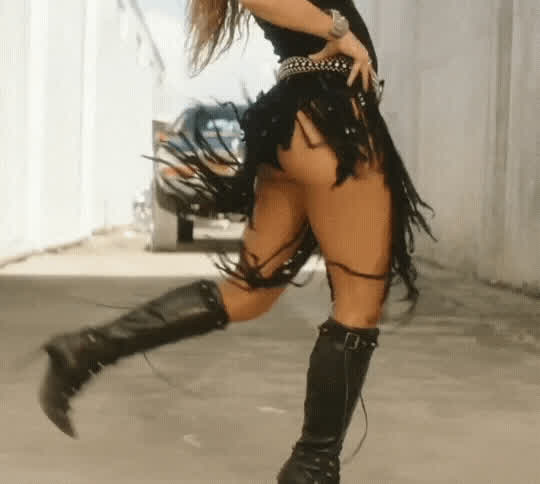 Sexiest cowgirl in the world 🔥