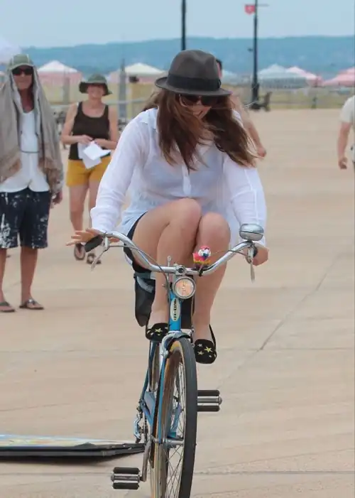 Elizabeth on a bike🚲