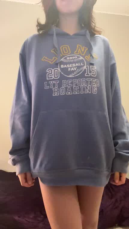 I'm that type of girl who loves to use loose clothes to hide my skills