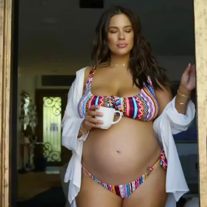 Pregnant Ashley Graham