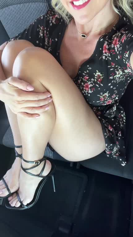 Mommies and pussies in cars oh my! lol