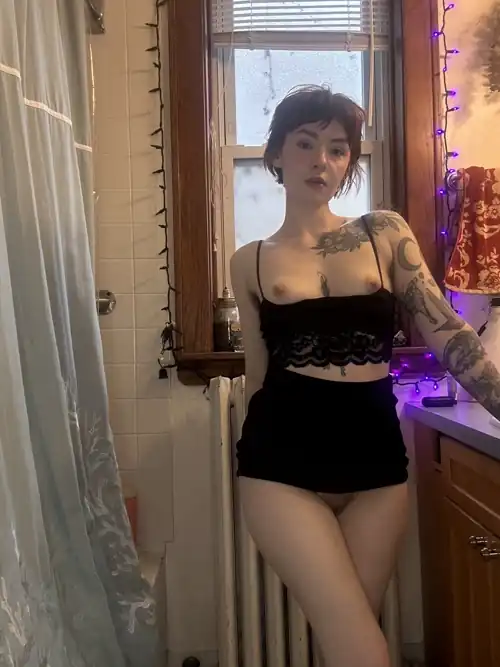 my best friend got me this skirt and i’m like i literally can not leave my apartment in this lol 