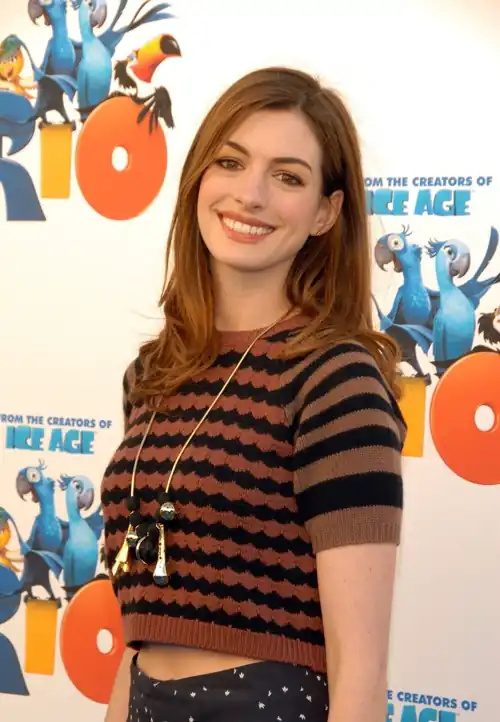 Anne Hathaway’s perfect face