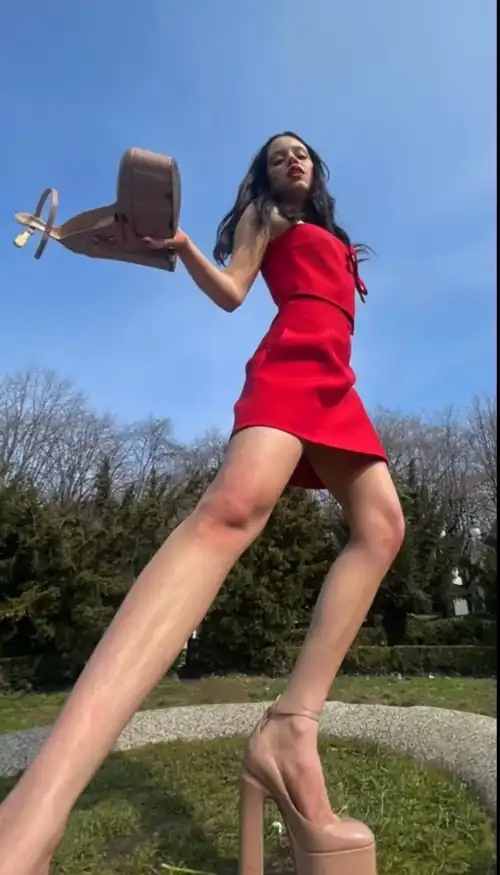 Giantess Jenna is coming for you!