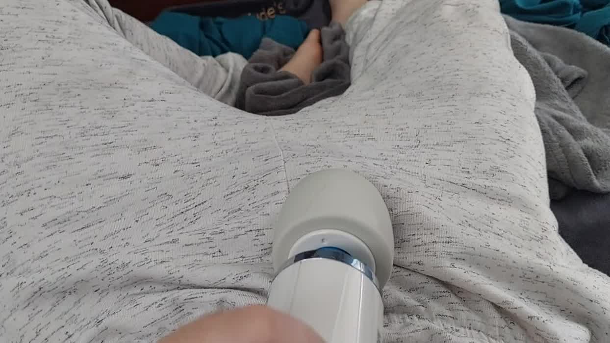 (27m) first video posting, will make more. Me Sensitive+wand+roommates gone= huge moans