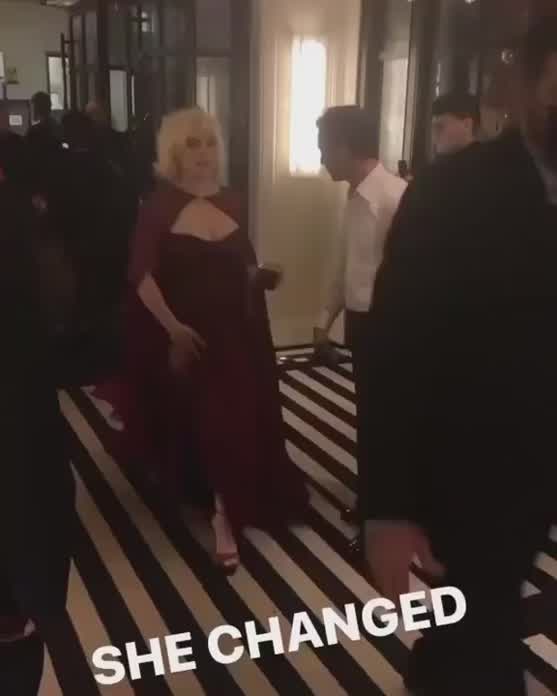 tits bouncing as she walks