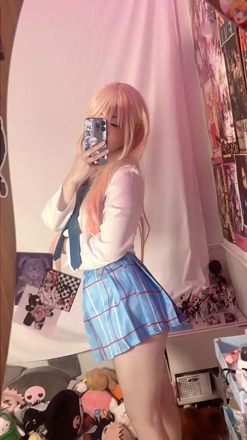 I wonder who would take advantage of me in my skirt… 