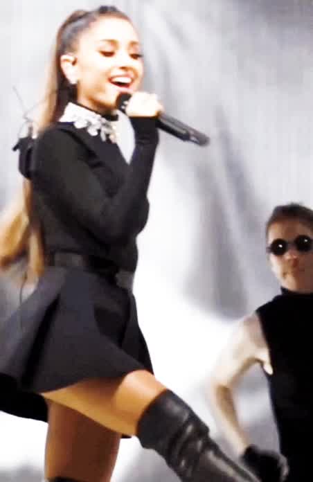Ari show Ass