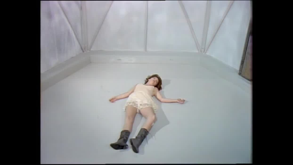 Nyssa's Revealing Outfit in Terminus